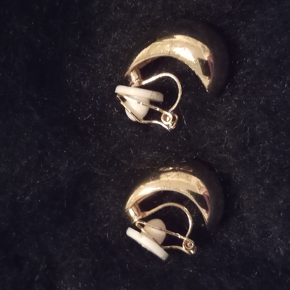 💙3/$15 EUC MACY'S Elegant Gold Crescent Clip On  Earrings - Picture 1 of 4